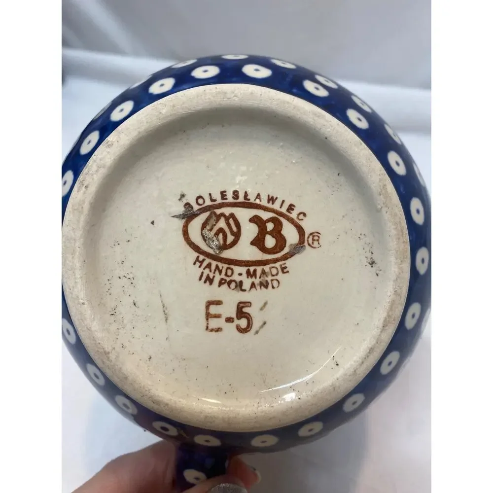 BOLESLAWIEC Polish Pottery - 24 oz Round Pitcher w/Mosquito Pattern